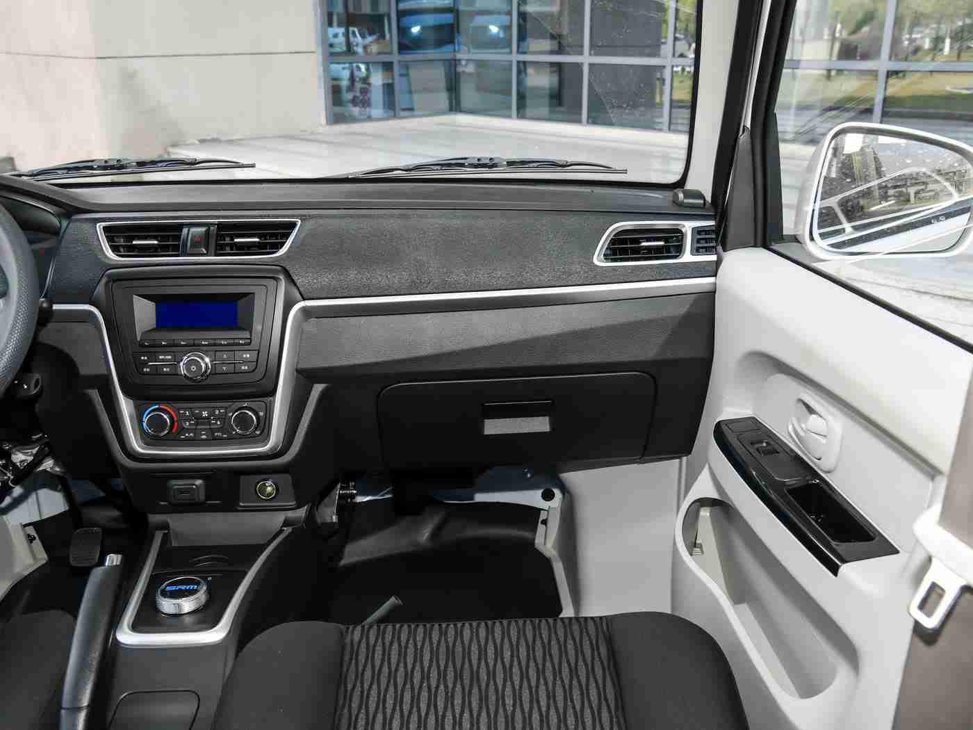 大学生超帅GayXXXX:校园风采:汽车文化热潮席卷,青春学子演绎改装与赛车传奇-2