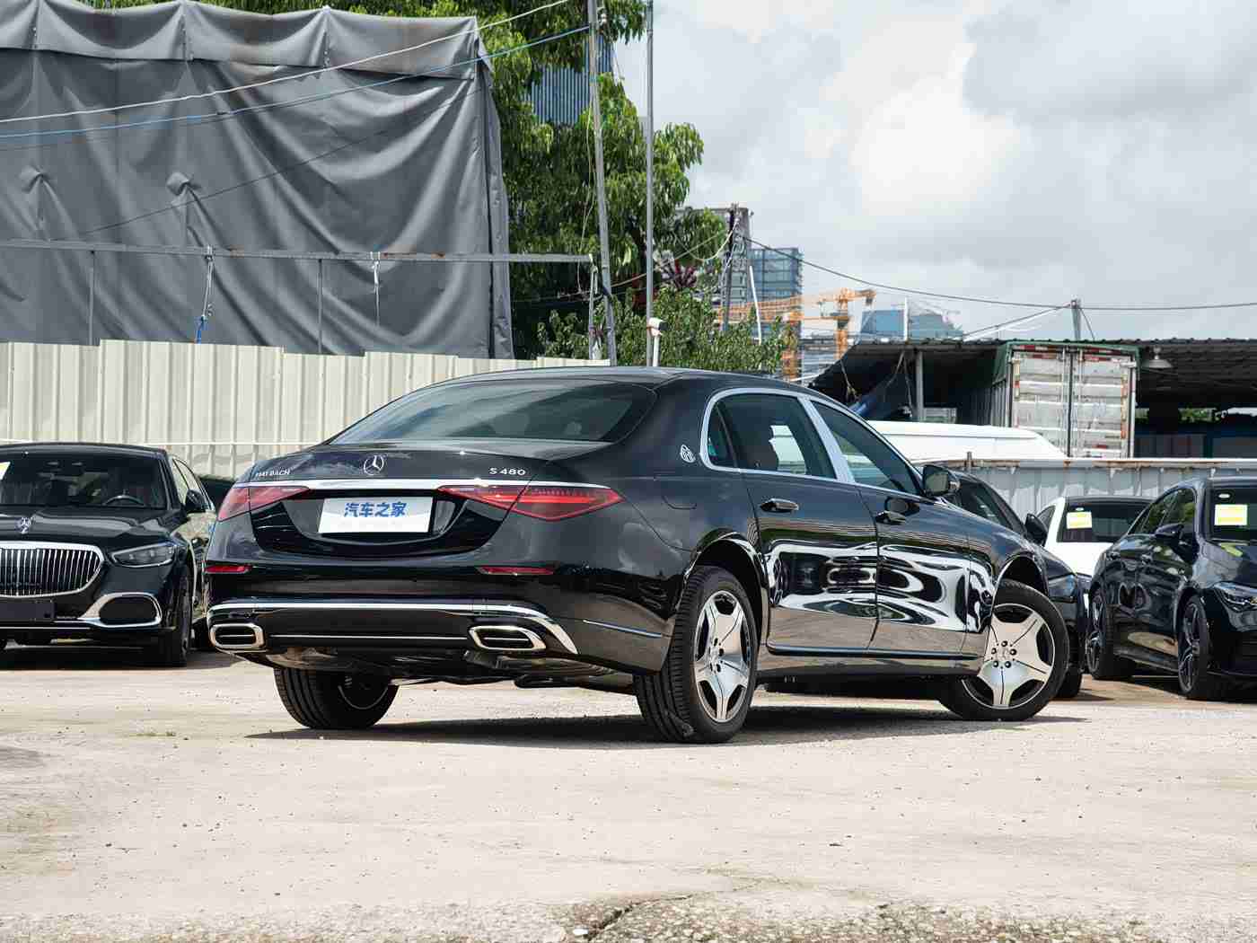 黄三色与三色颜色搭配表图：“时尚新潮流，黄三色汽车色彩搭配引领个性驾驶风潮”-1