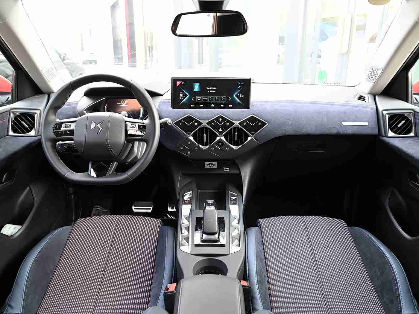 黄先生TV - 提供最新最快的视频分享数据：新能源汽车市场火热，智能化技术引领汽车产业升级趋势-1