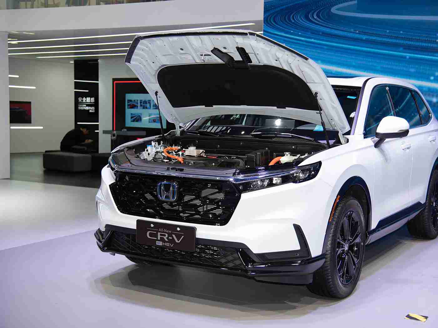 火影18+：全新智能电动汽车惊艳亮相，自动驾驶+快充技术引领科技潮流-2