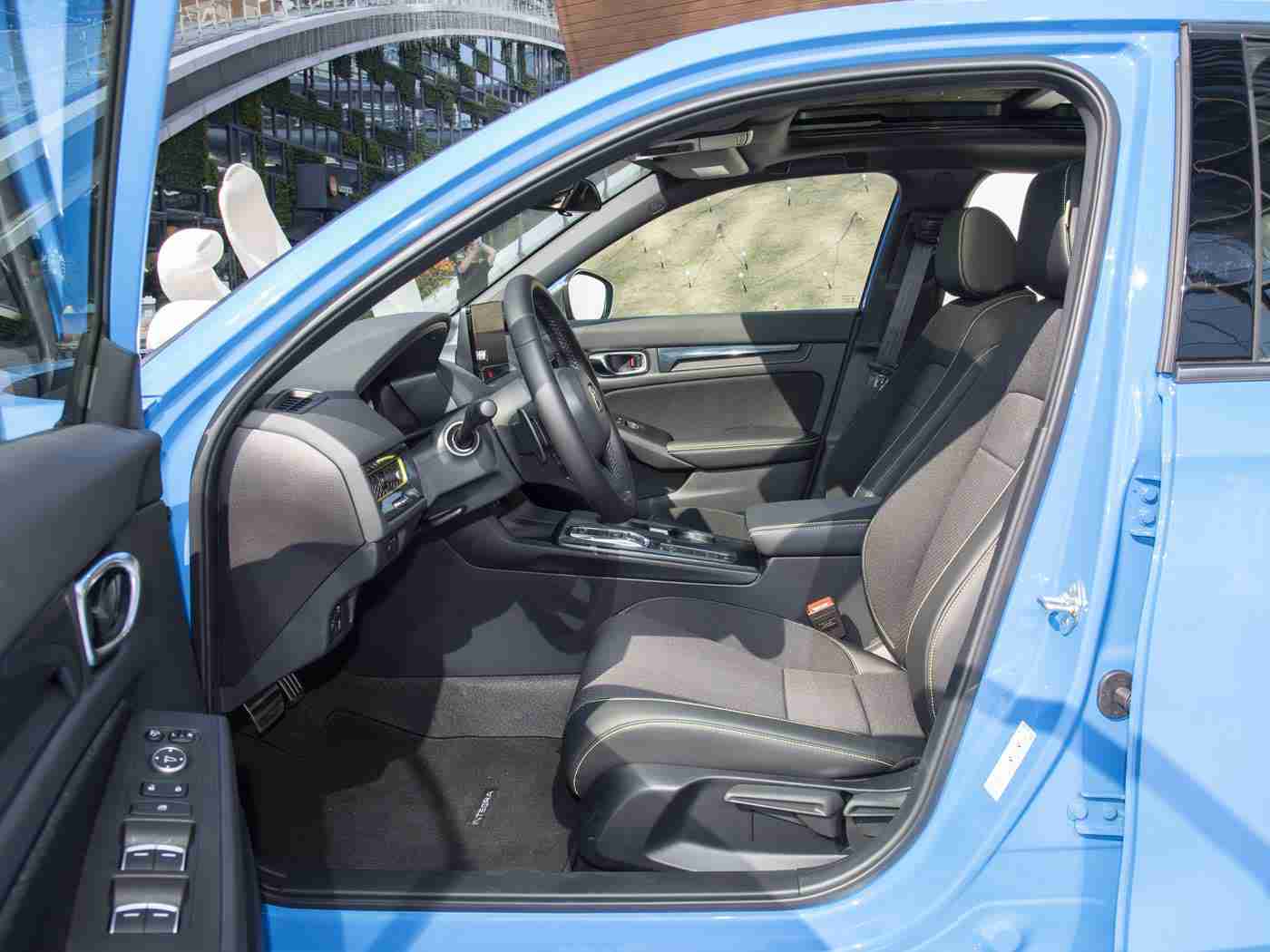 男生和女生一起搓搓：青春驾驭，亲子共筑绿色未来-1