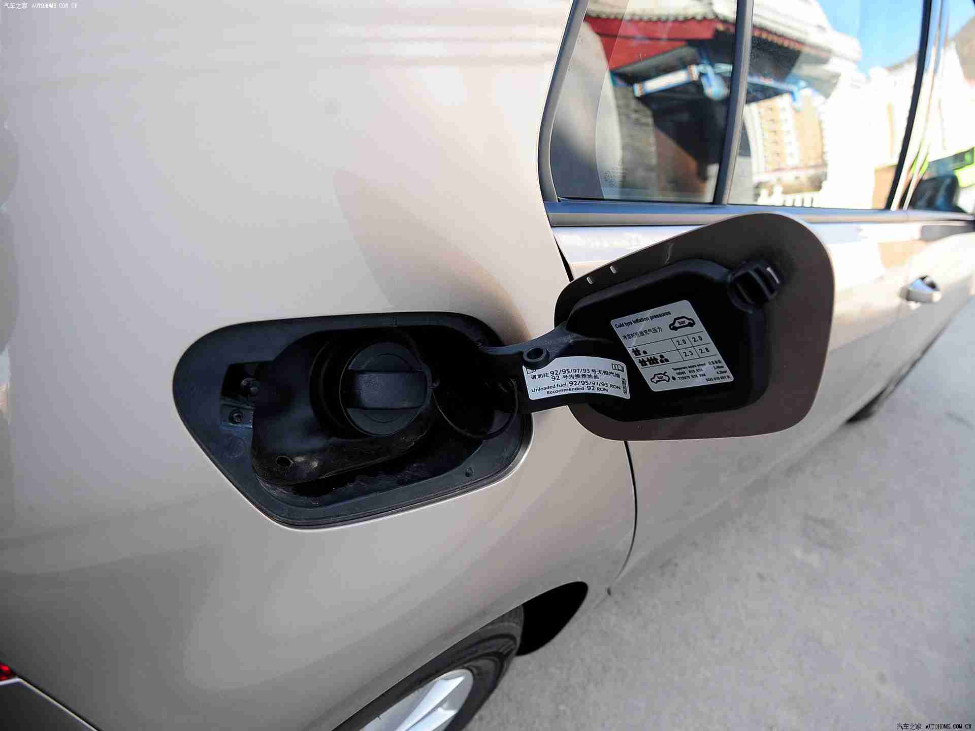 十八摸app：科技驾驭，车友狂欢：一站式汽车生活盛宴-3