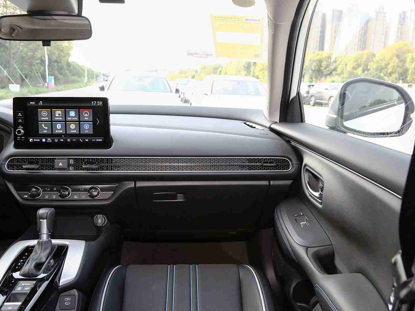 娇妻被按摩师3p到高潮：新能源汽车震撼上市，某品牌跨界按摩体验，引领科技潮流，车主身心愉悦-4