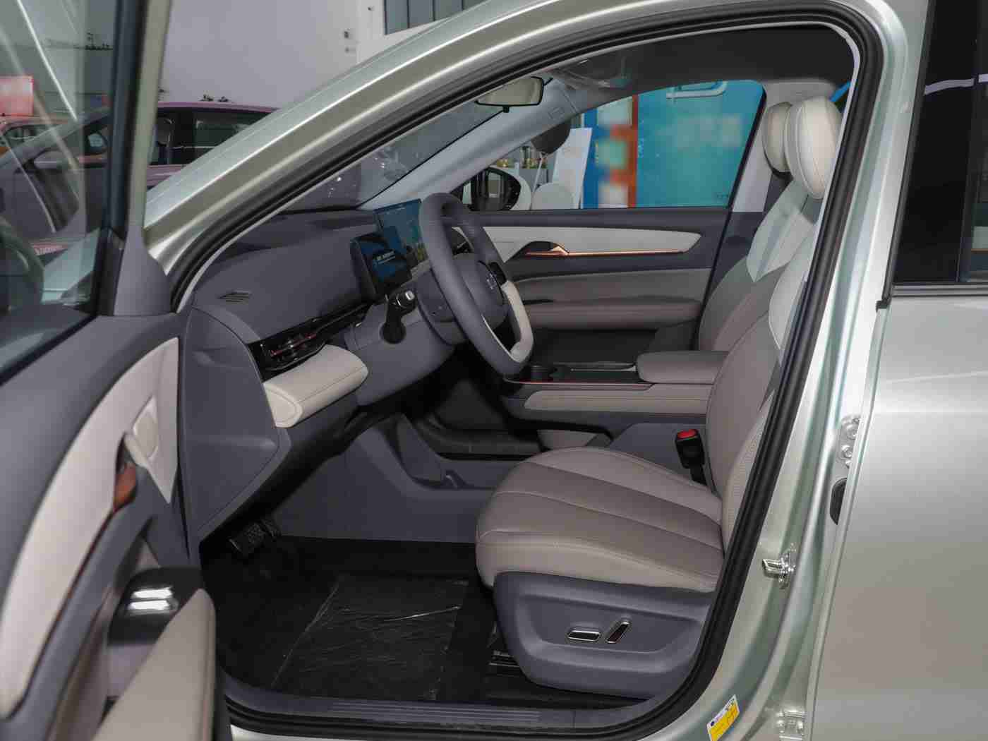 黄色入口：科技驱动未来，智能混合动力汽车引领绿色出行新潮流-1