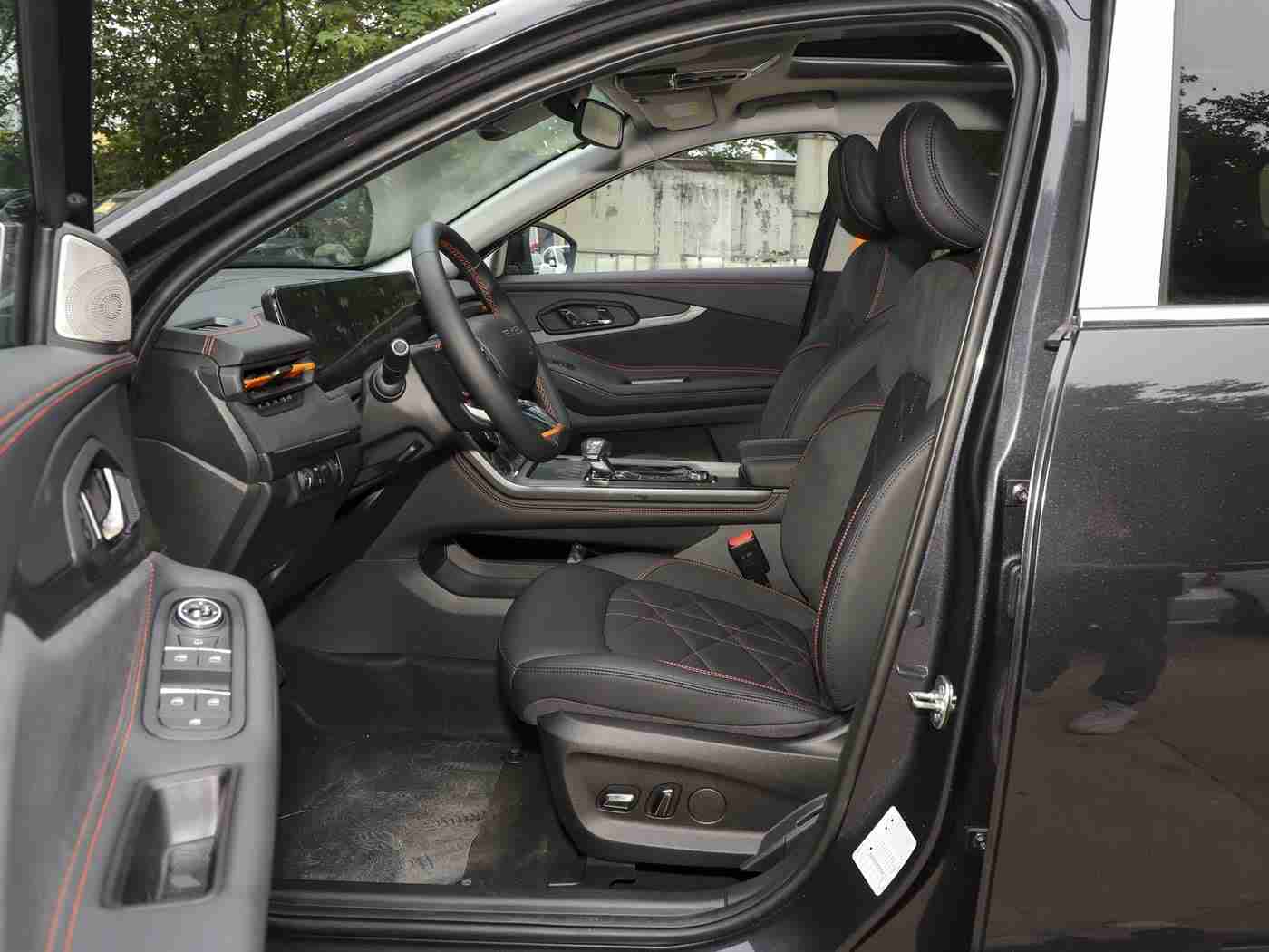 国内成人AV：新能源汽车与智能驾驶：汽车产业多元化发展趋势解析-1