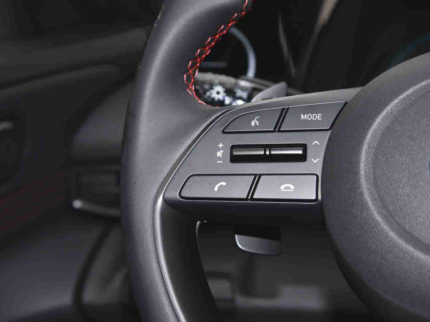 黄色APP软件:“汽车行业新势力:全面便捷的汽车资讯平台应用前景广阔,助车企提升竞争力,引领行业新风向”-1