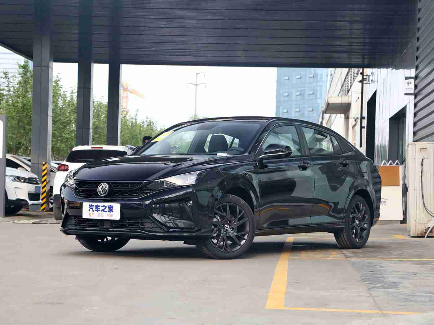 王者女性的全身无小爱心壁纸：绽放女性魅力，驾驭个性座驾-2