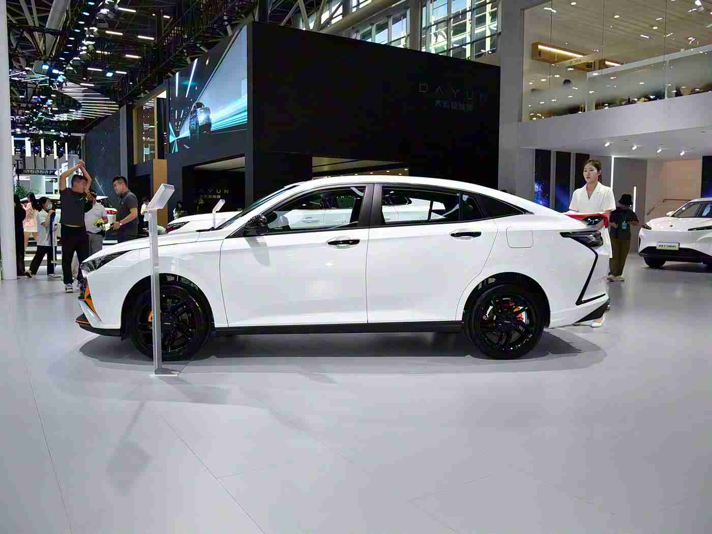 黄色软件下载3：智能领航，安全畅行，未来驾驶新境界-1