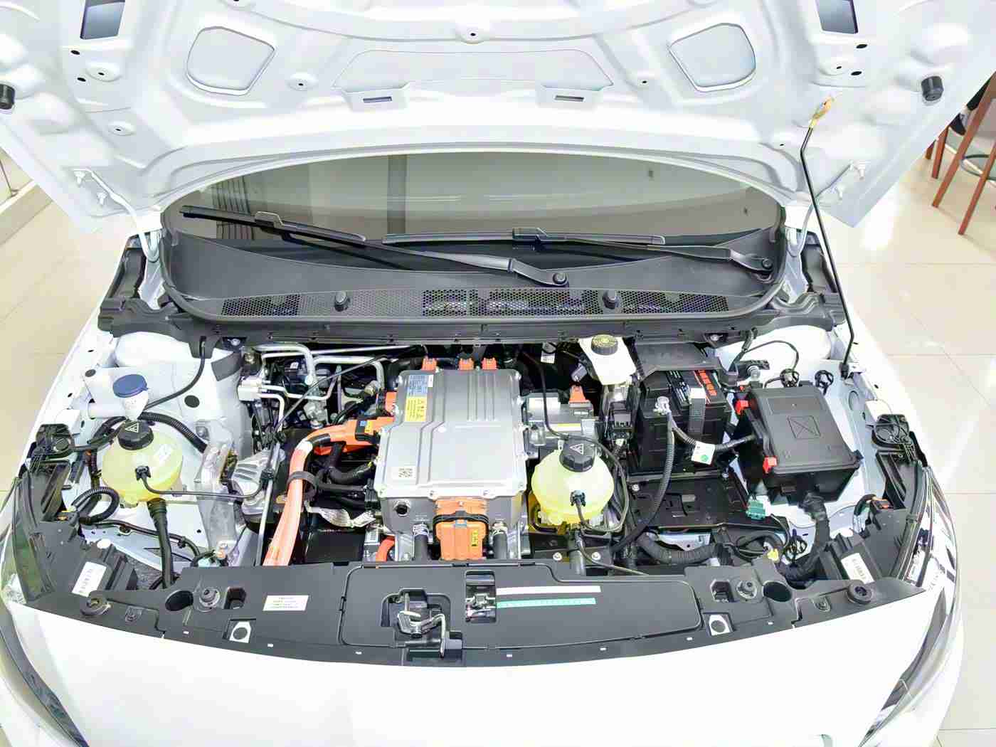 国产a片：国产SUV新秀亮相，性能卓越智能配置丰富，引领市场新风尚-2