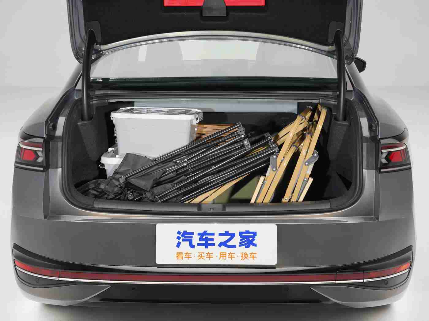 三上悠亚《最高の爱人诏》:极致简约,人文关怀:探秘“最高の爱人诏”概念车型,未来出行新期待,引领汽车文化新风尚-2