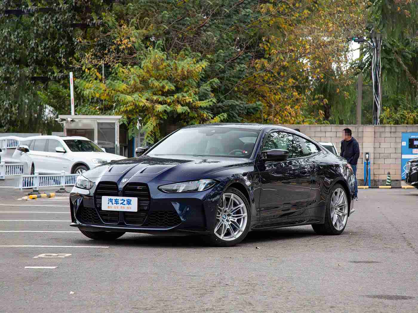 剧烈运动打扑克：智能扑克驾驶盛宴，革新体验，绿色未来-1