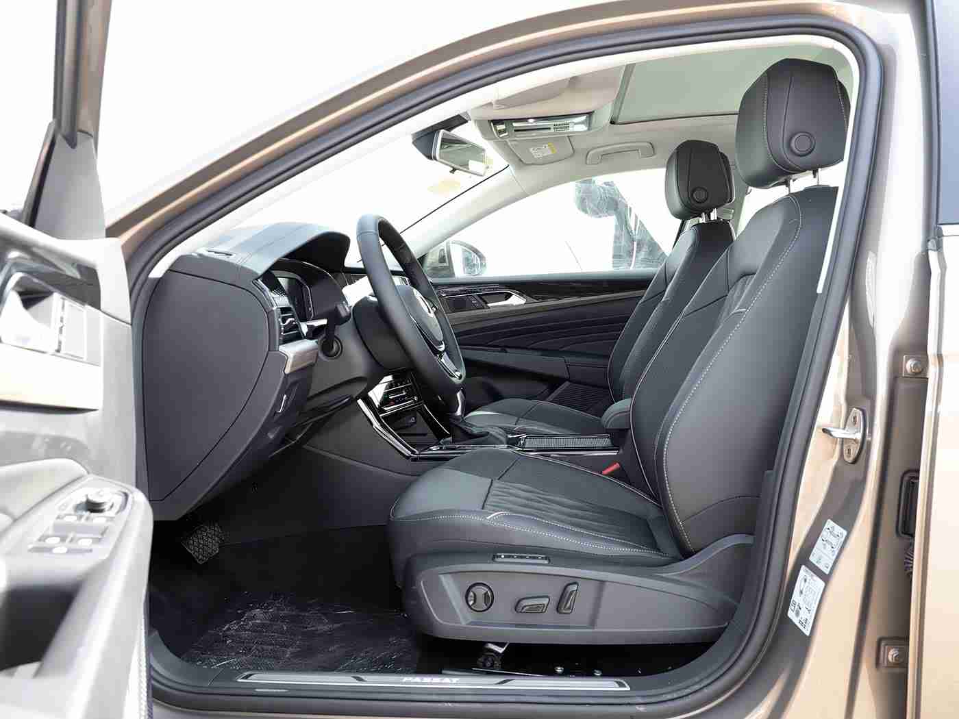 裸女软件：汽车智能新篇章：“裸女软件”引领个性化驾驶体验潮流-1