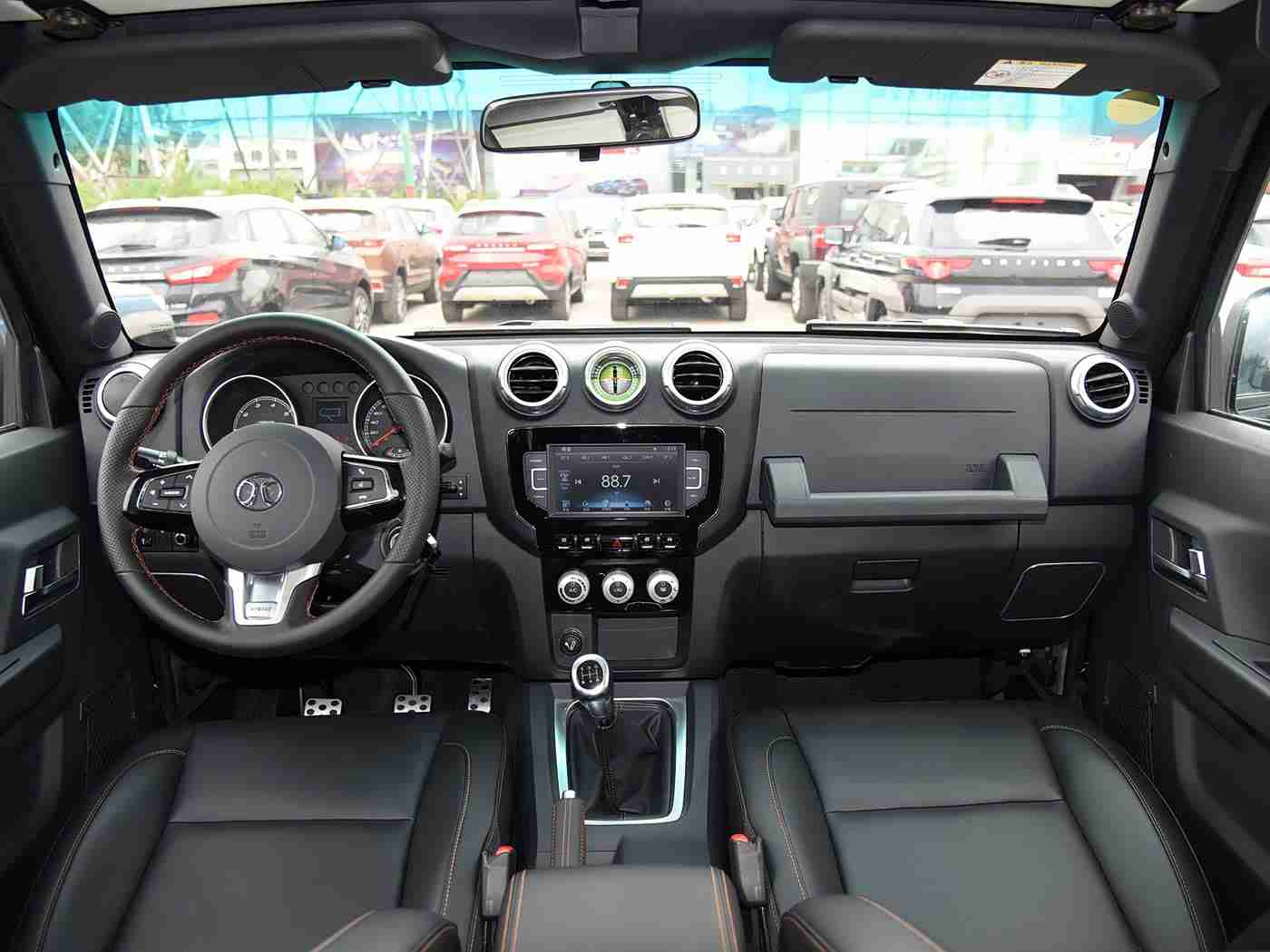 男生和女生一起差差差app：汽车营销新革命：趣味互动APP助力品牌精准触达年轻用户-1