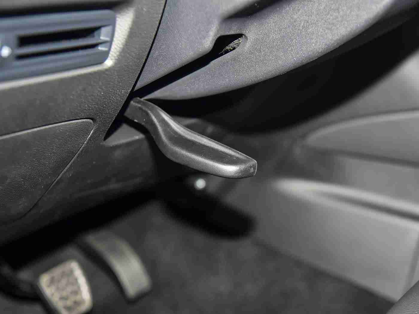 男生女生打扑克差差差：性别差异大揭秘：男性女性汽车选购偏好全解析-3