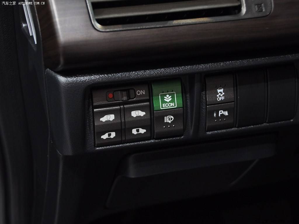 富二代黄色:“炫彩动心,豪华智控——新潮“黄”领驾驭风尚”-2