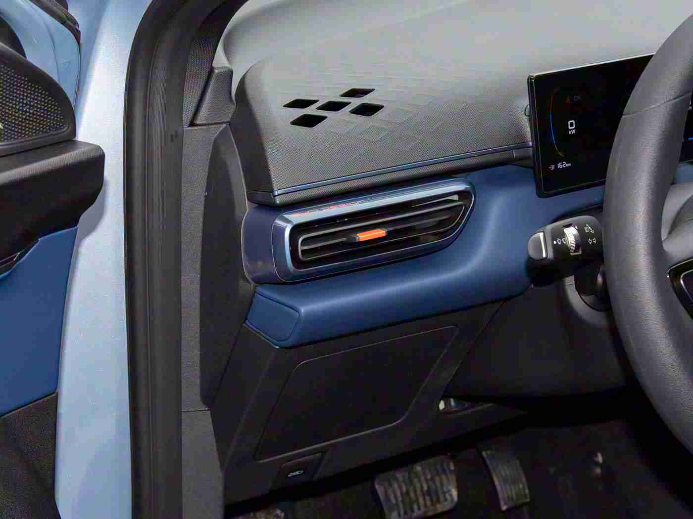 操人的软件：智能汽车软件安全挑战：车企加大投入，共筑安全防线，护航驾驶安全-2