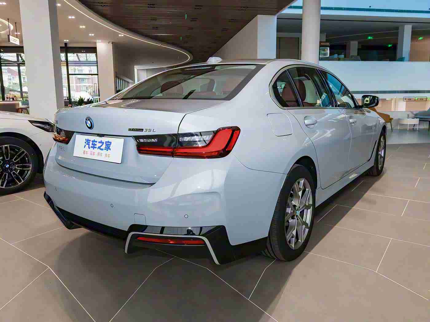 男生和女生一起差差差：“差差差”新车型崛起：独特设计、科技领先，成为年轻族时尚首选-2