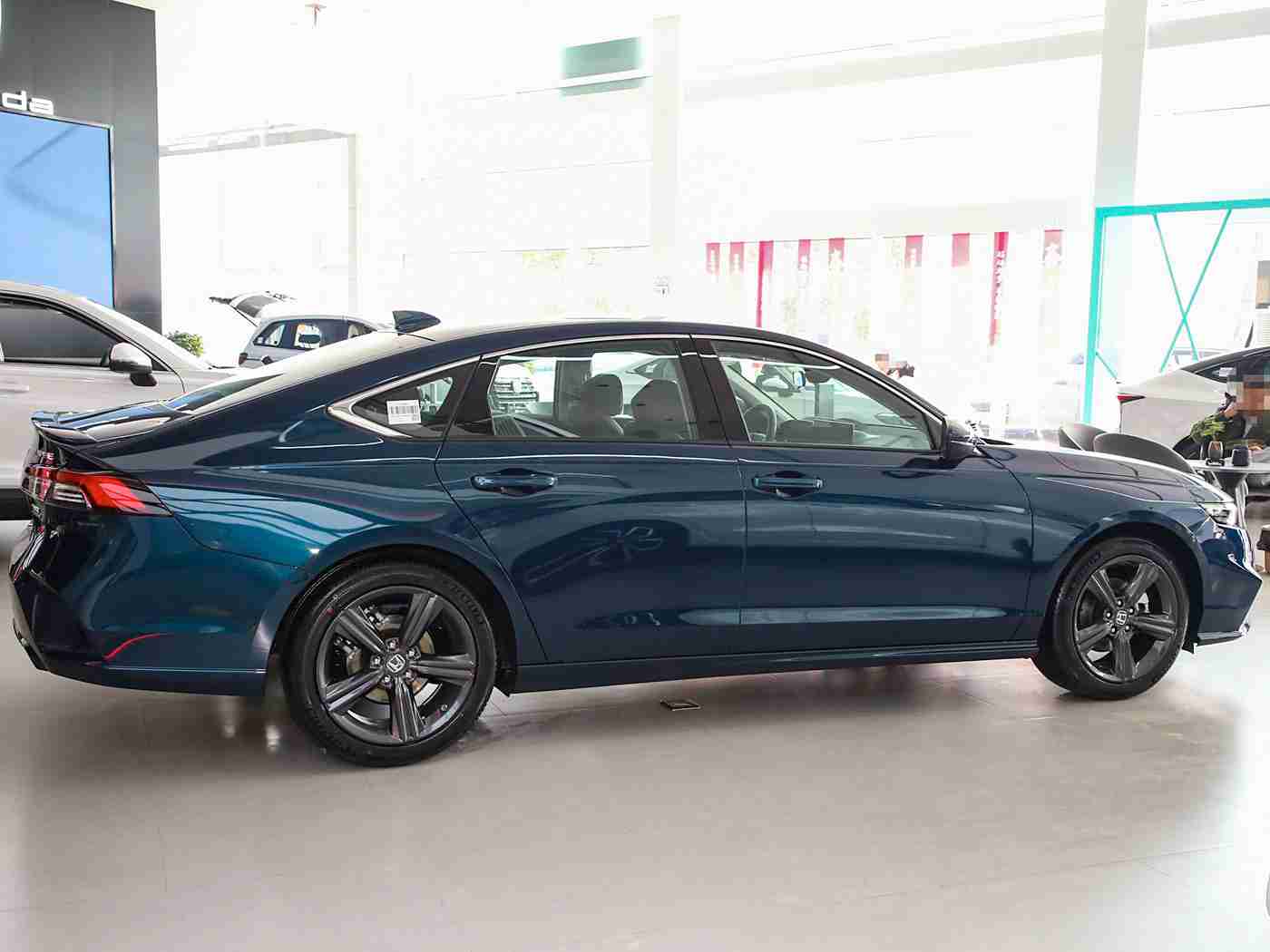 娇妻终于让我一起3p了:“家庭温馨故事助力,智能SUV即将上市,共享驾驶新体验引期待!”-3