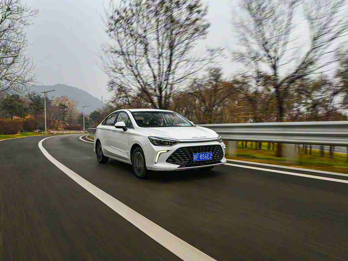 黄色软件APPvivo：焕新视界，驾驭未来——智慧出行新伴侣-1