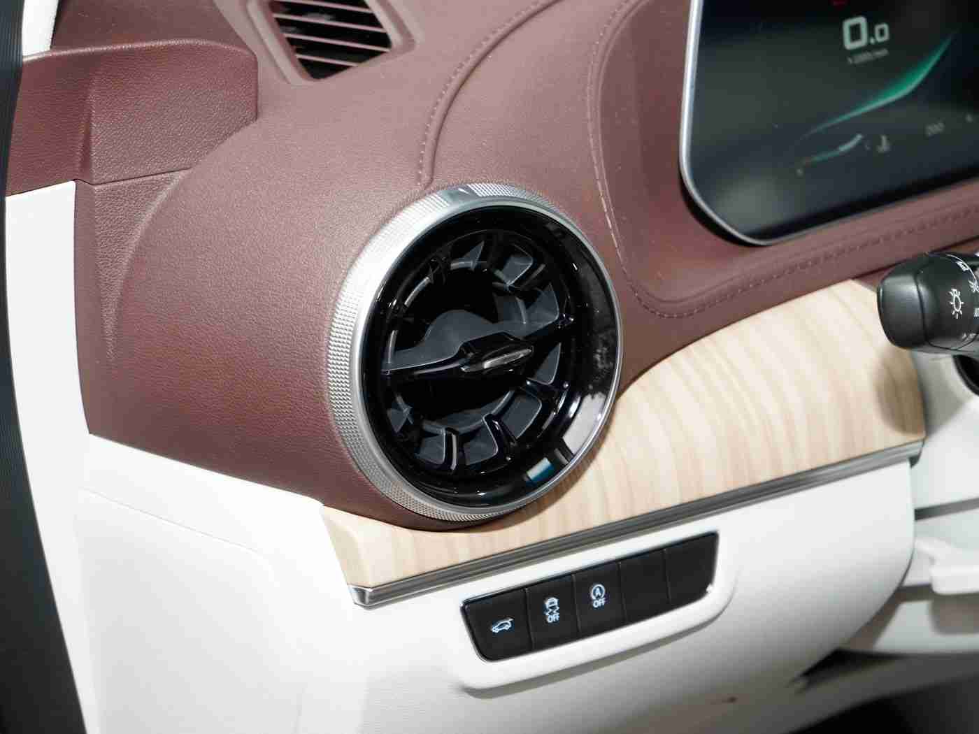 红猫大本营：未来科技与艺术融合，红猫新品引领汽车潮流，性能卓越，配置人性化，驾享尊贵体验-2