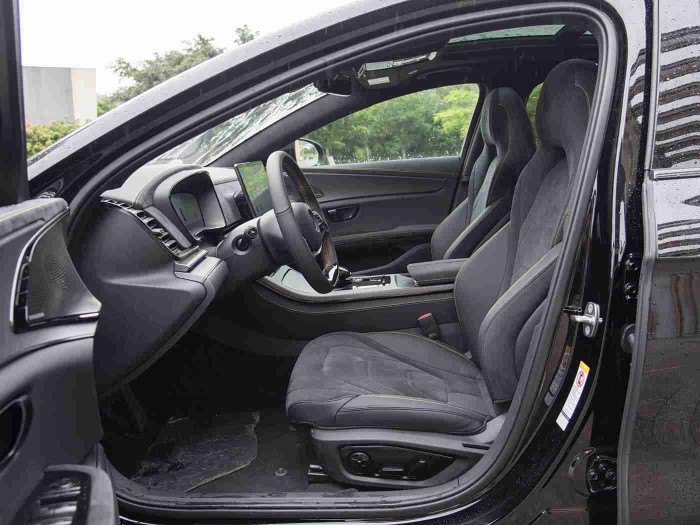 软件网站下载3.0.3免费破解版安装：汽车软件升级引关注，免费破解版带来智能驾驶新体验-3