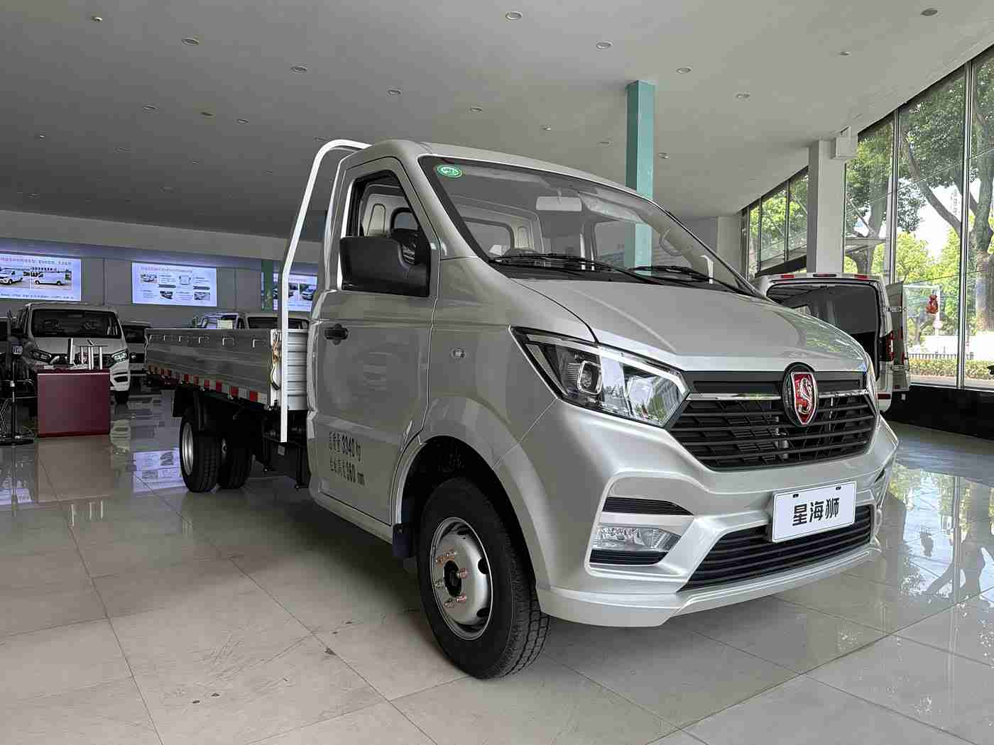 男人捅女人软件：汽车智能化新篇章：大数据驱动，“神秘软件”助力出行安全与环保-2