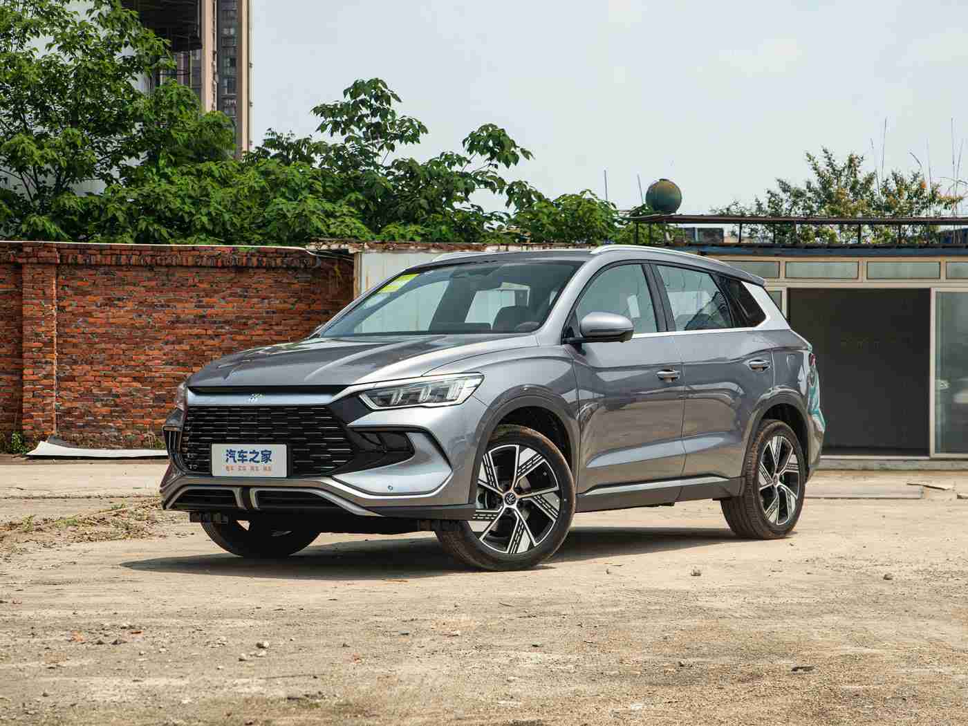 美女裸体软件：语音助手领航，个性化定制颠覆驾驶新境界-2