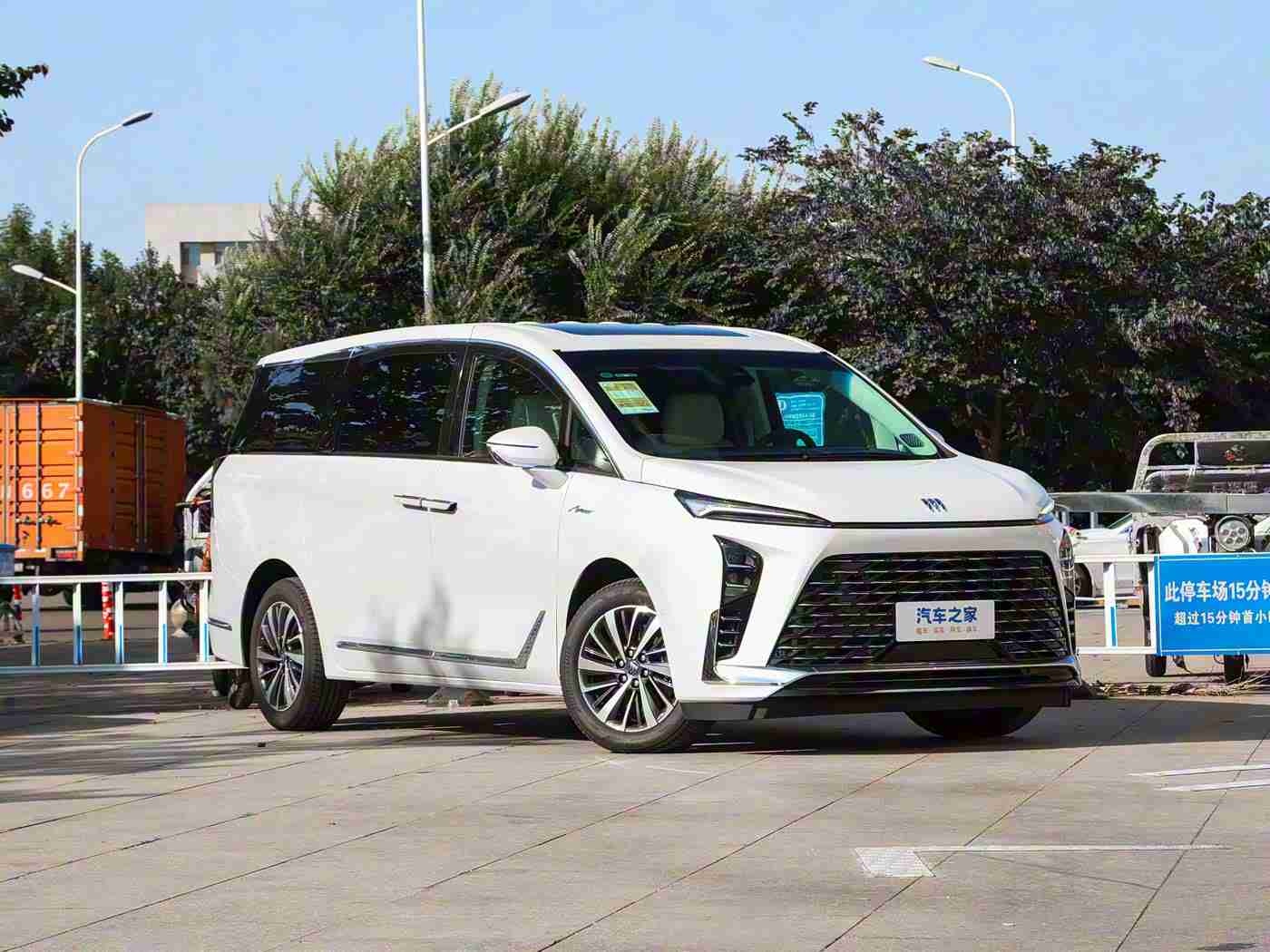 婷五天天丁香花：时尚外观与智能配置碰撞，婷五汽车新品引领市场潮流，舒适驾乘体验再升级-2