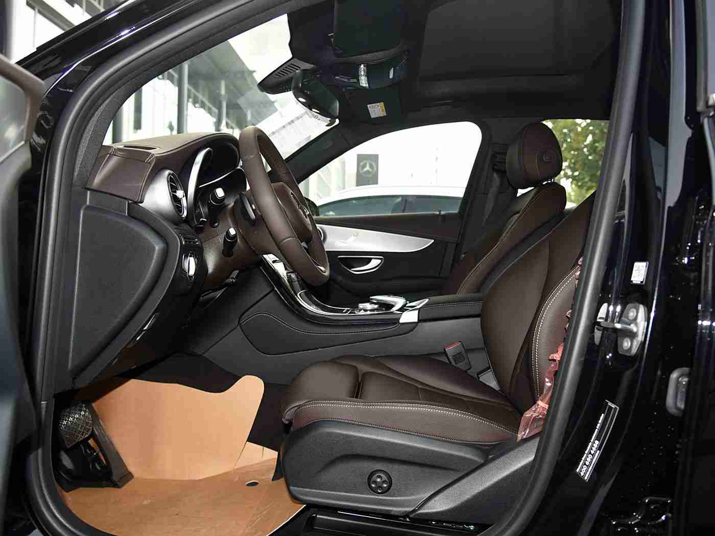 破解版黄色：创新动力，智慧领航，闪耀未来——独特彩绘领航汽车市场-4