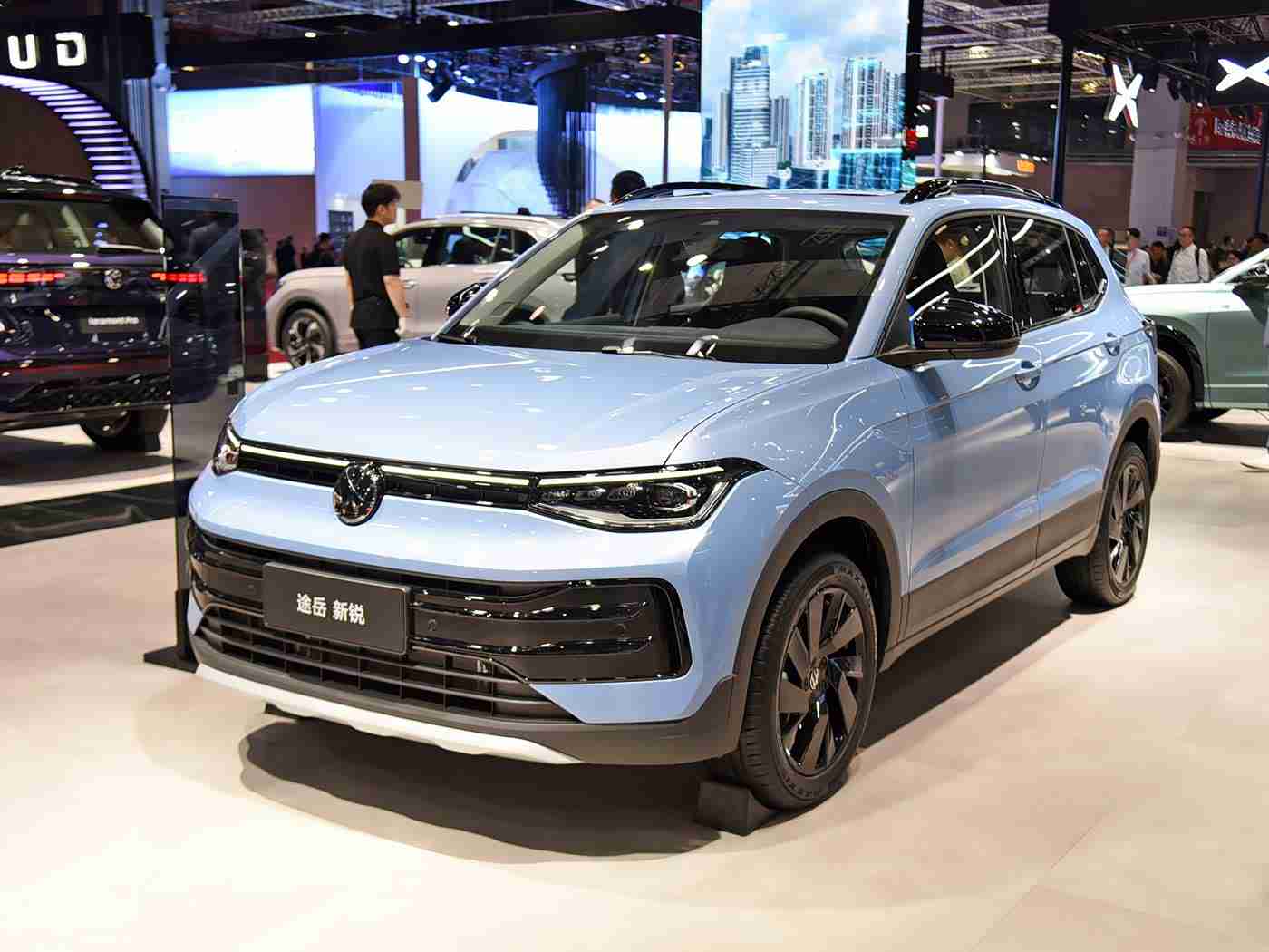 男生桶女生：“潮流设计+科技配置，全新车型引领市场，男女消费者抢购热潮，畅享驾驶新体验”-4