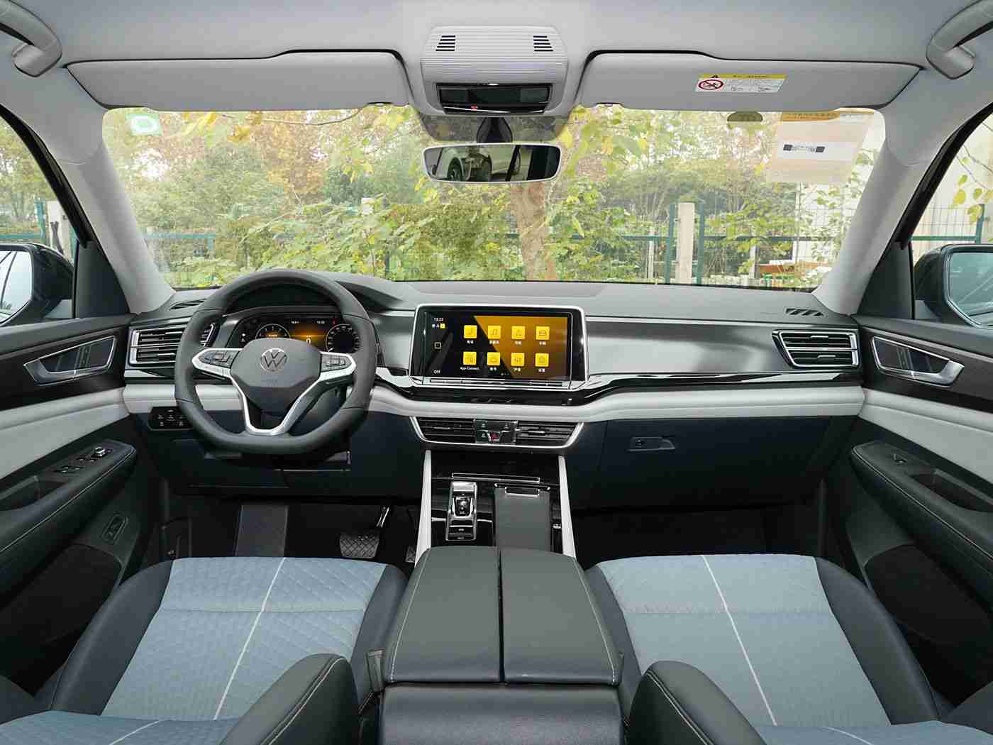 男生日女生的软件：汽车应用引领潮流，智能驾驶+社交互动，打造个性化安全出行体验-2