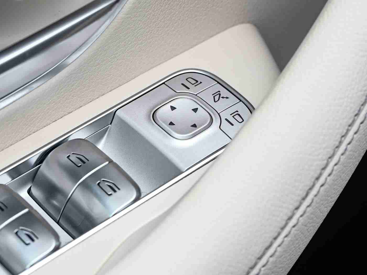 台湾麻花传媒有限公司：新能源汽车崛起，智能驾驶引领未来，汽车行业变革趋势解读-1