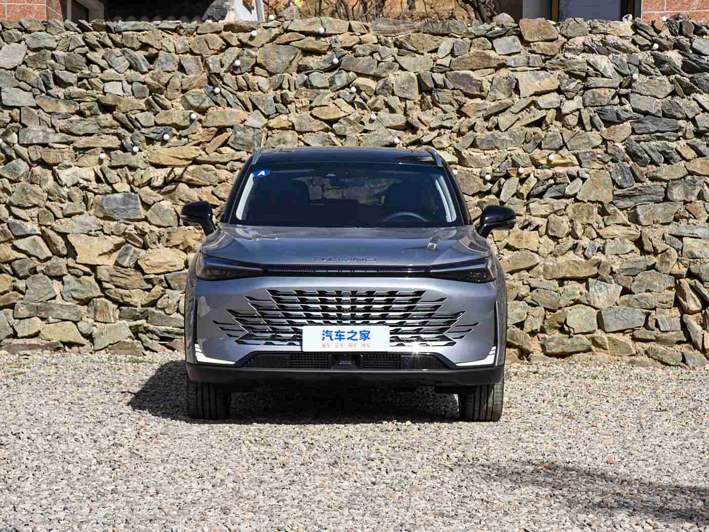 ：“智能驾驶新潮流：汽车配件“智能驾驶助手”亮相，为驾驶者带来安全便捷体验”-1