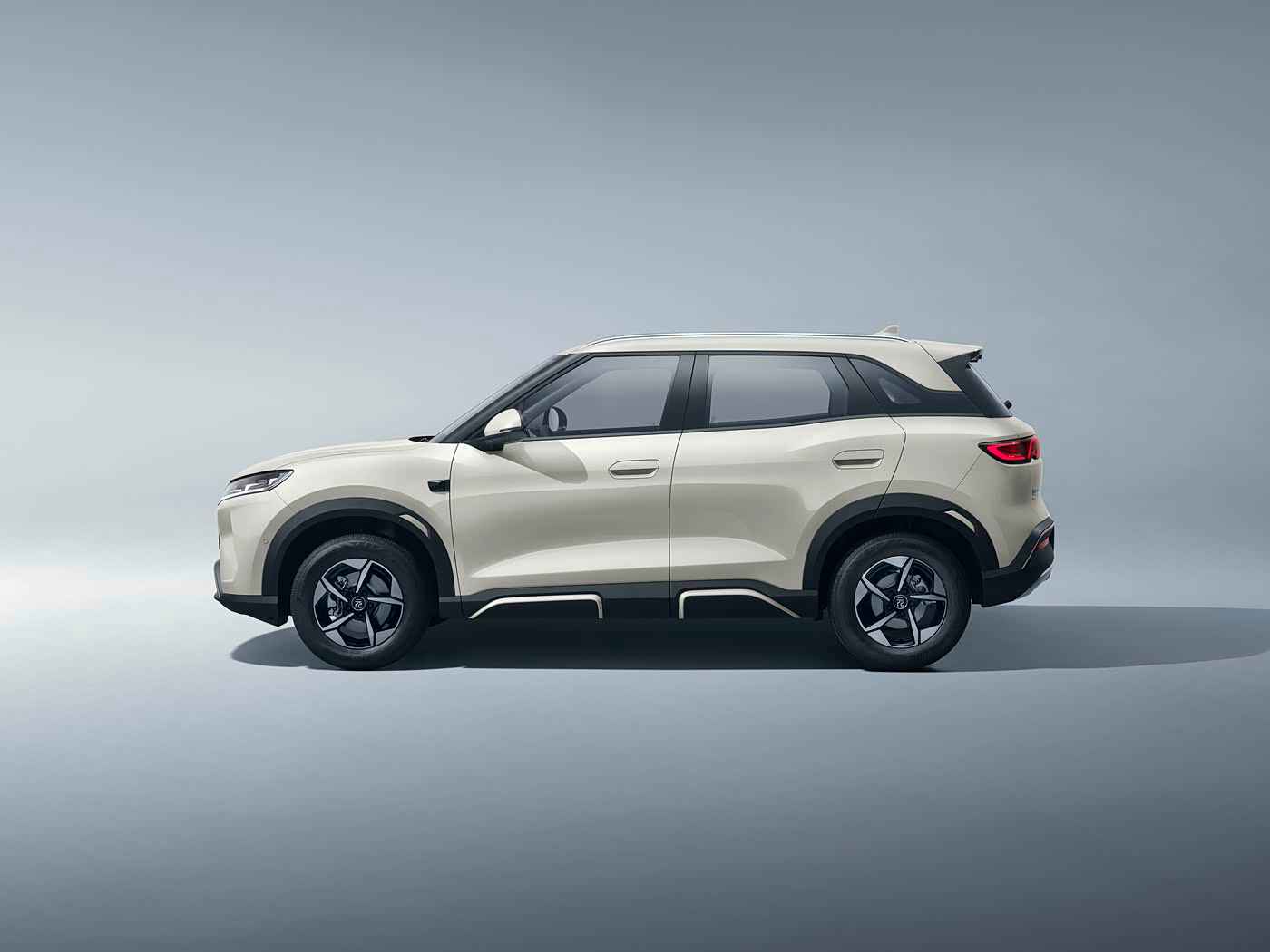 黄色软件3.0。：智能领航，数据赋能，驾驭未来——革新汽车智能体验-1