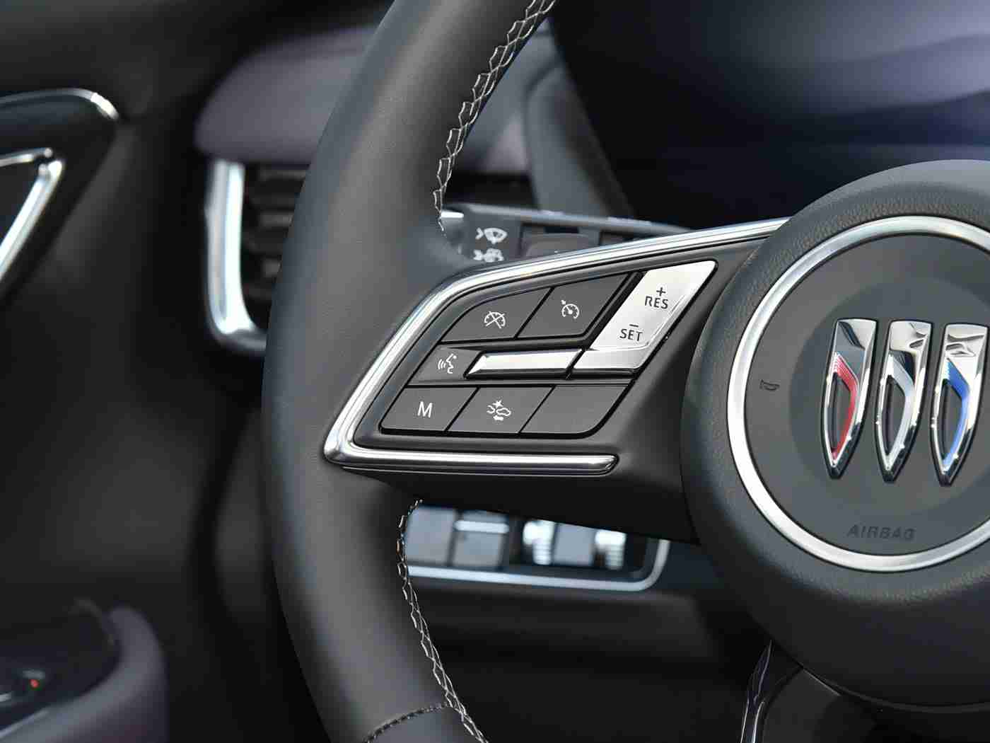 麻花传MDR国语免费：“麻花传新车型惊艳亮相：免费升级MDR系统，驾享尊贵体验，性能与安全兼备”-2