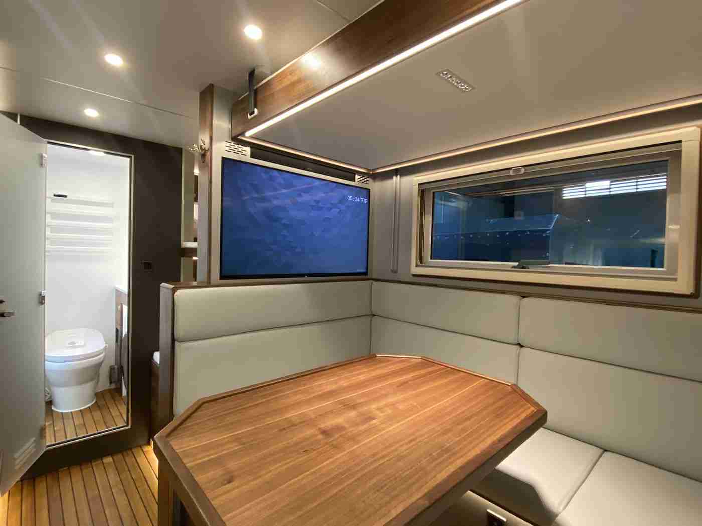 404黄台入口：新能源汽车新篇章，智能续航领航未来-1