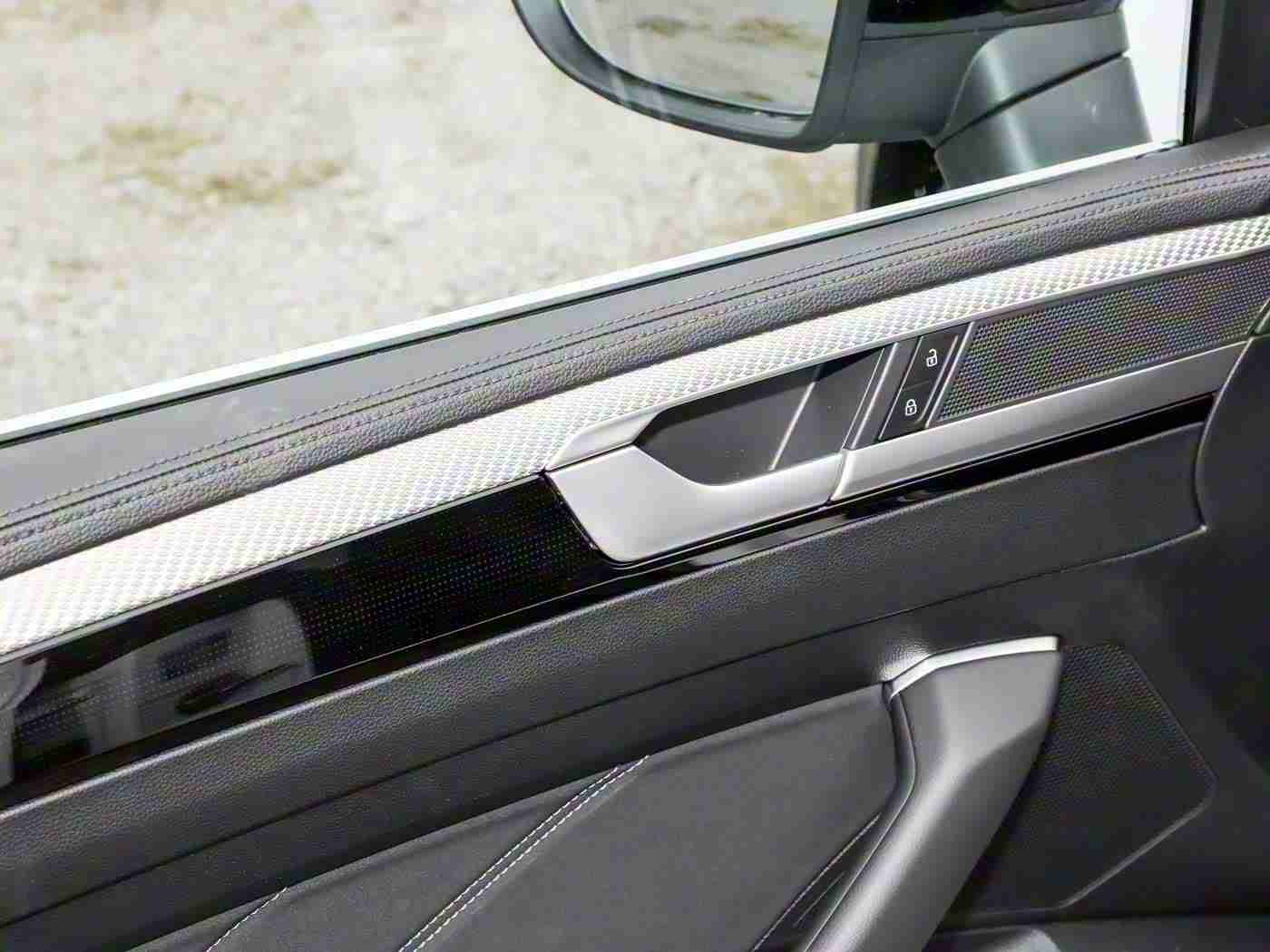 困困：新能源汽车新宠亮相：流线造型、智能配置，续航500公里，未来市场前景可期-3