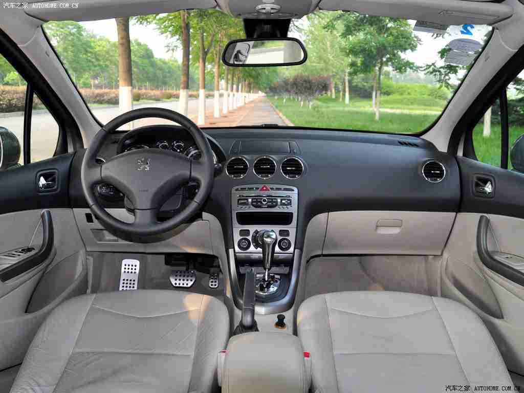 www色：新能源汽车新宠亮相：性能卓越，智能环保，引领绿色出行潮流-1