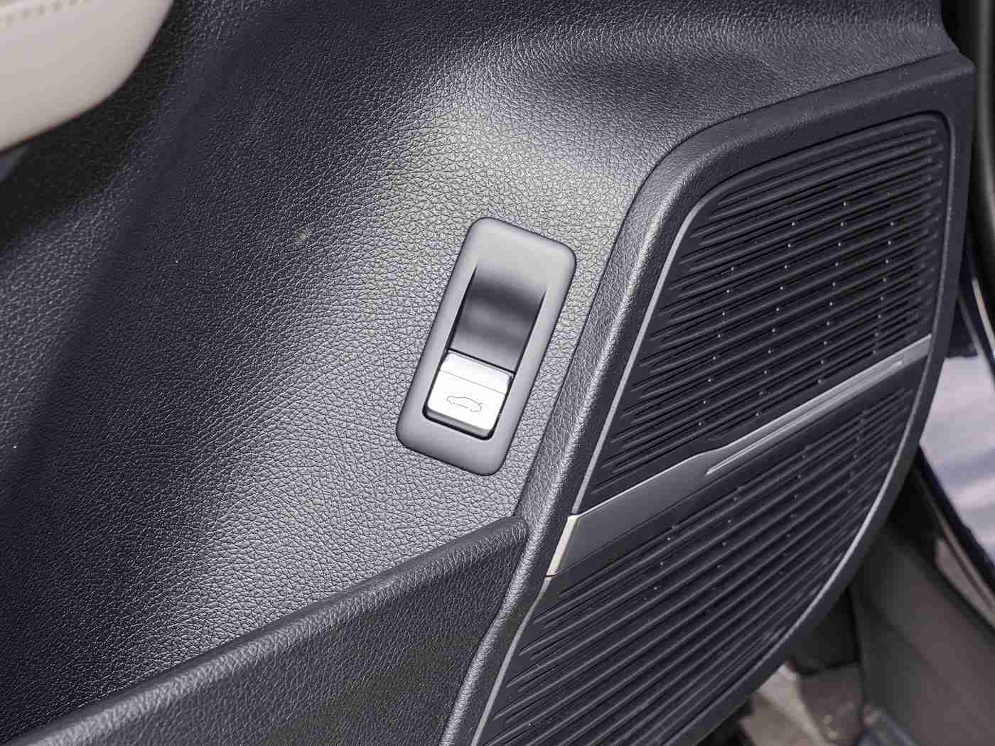 男生女生差差差下载：差异化设计引领潮流，“差差差”汽车成男女消费者新宠，市场前景备受期待”-1