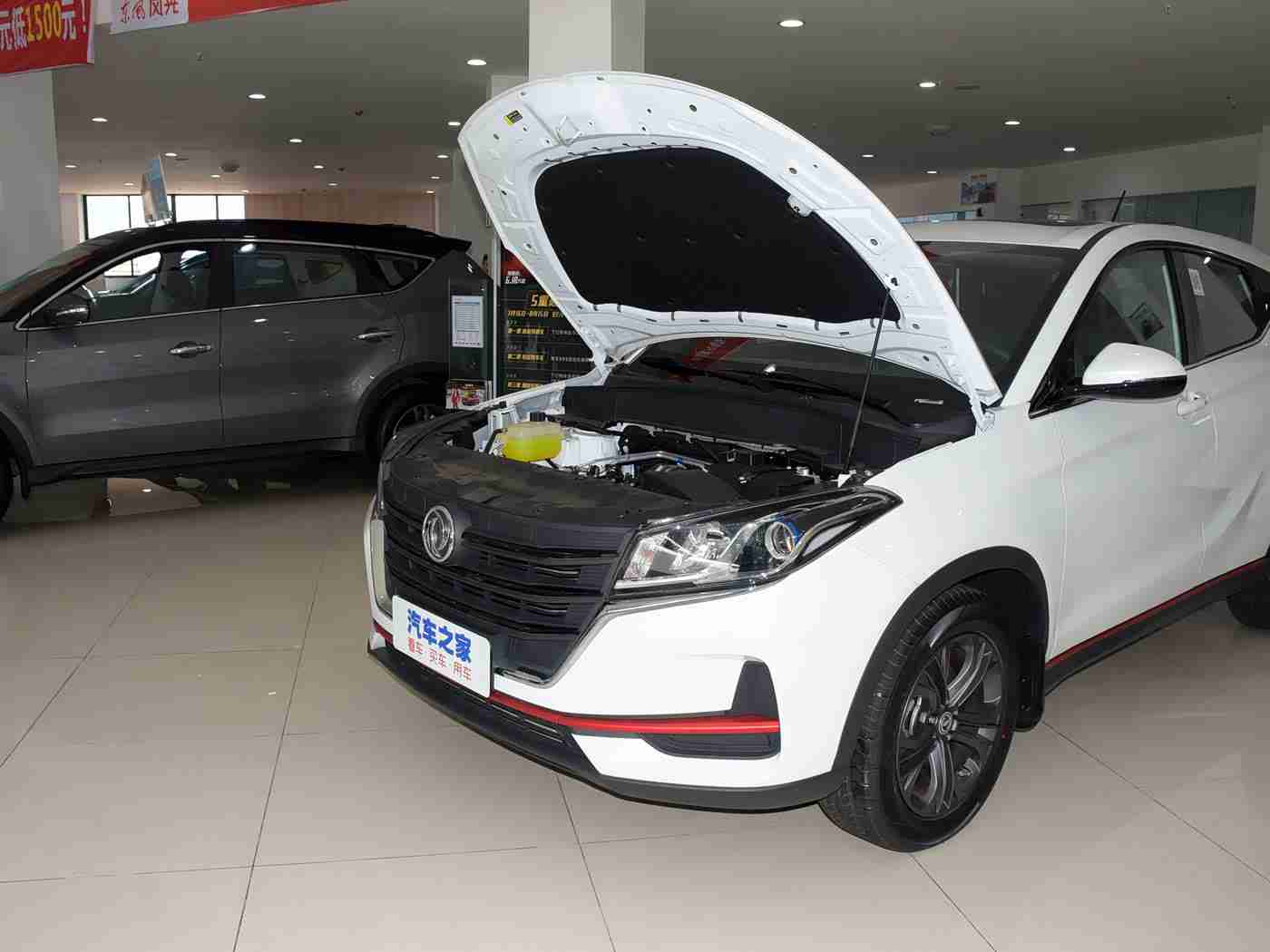 破解版黄色：创新动力，智慧领航，闪耀未来——独特彩绘领航汽车市场-1