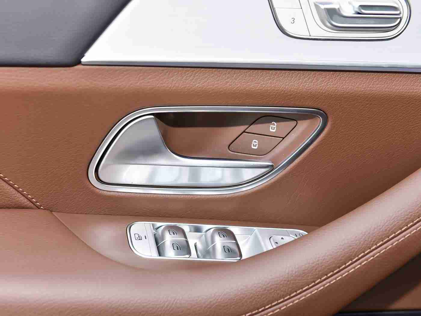 火辣福利APP：汽车资讯盛宴，福利狂欢新纪元-1