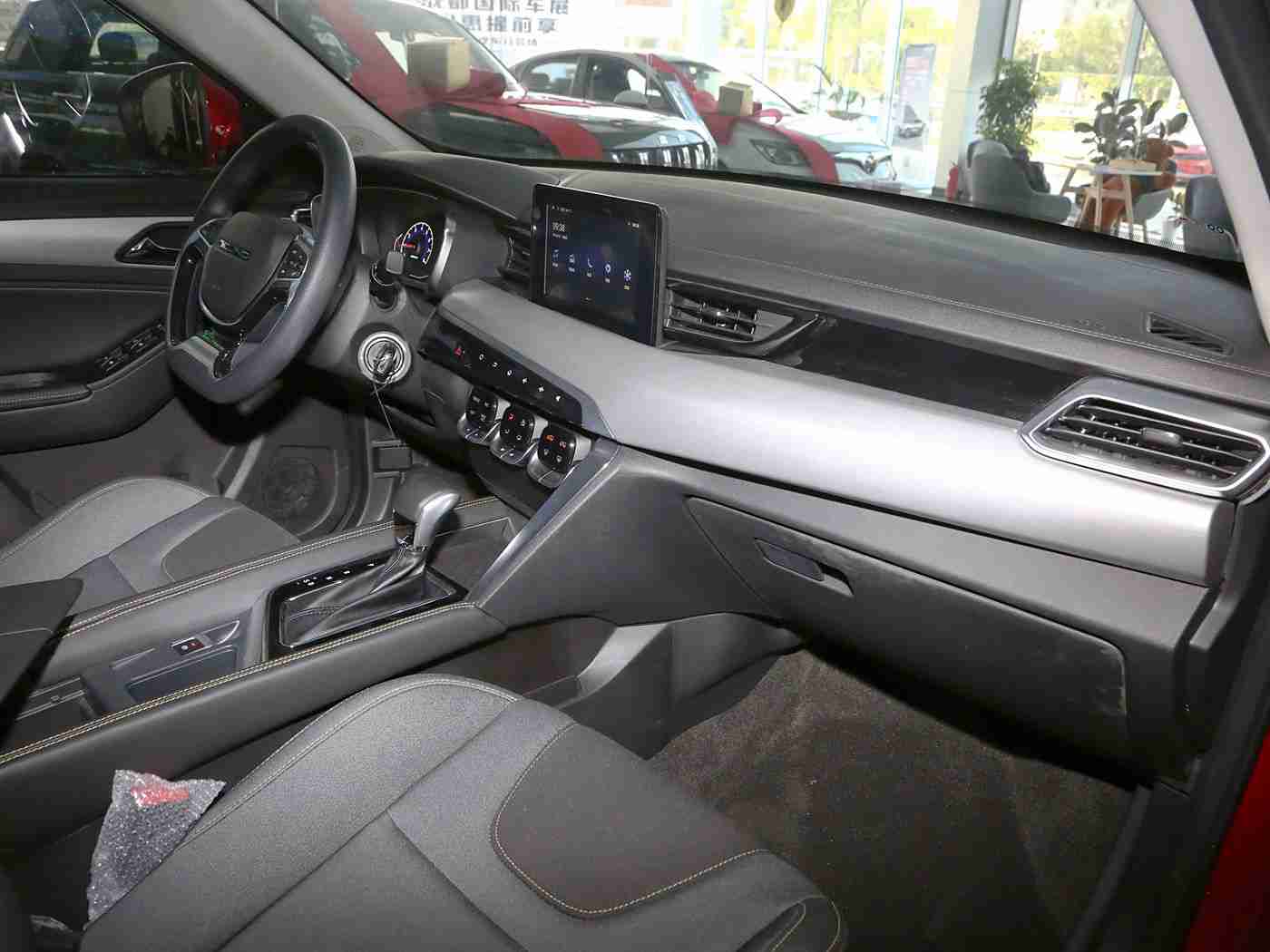 男生和女生一起差差差免费下载：“跨界营销引热议，新车型凭实力与创意领跑市场”-2