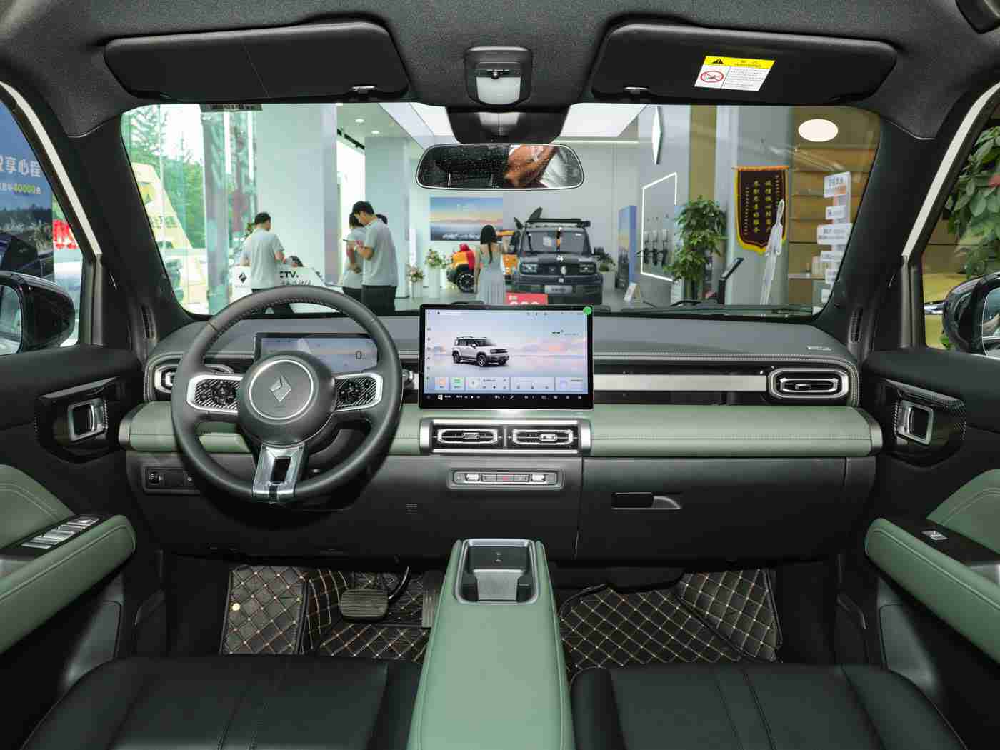 少妇厨房与子伦厨房使用方法：创新厨房驾驶体验：两款独特车型引领汽车新潮流，兼顾生活与安全-1