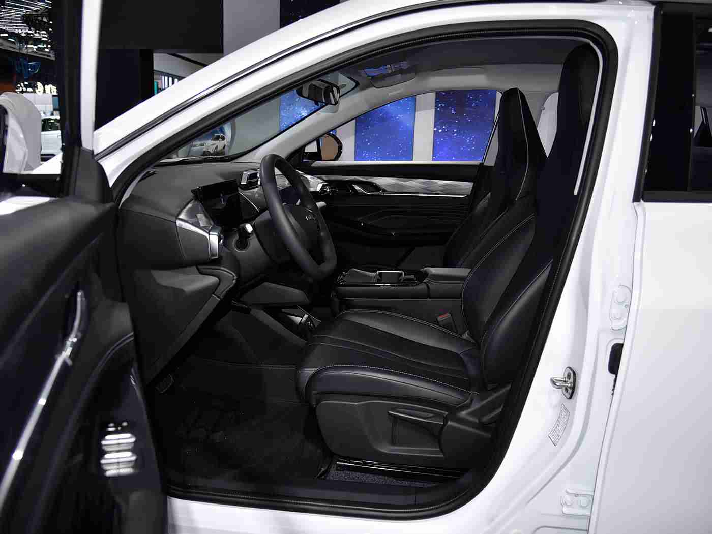 黄色软件导航：科技赋能出行新体验，智能导航引领汽车行业变革-4