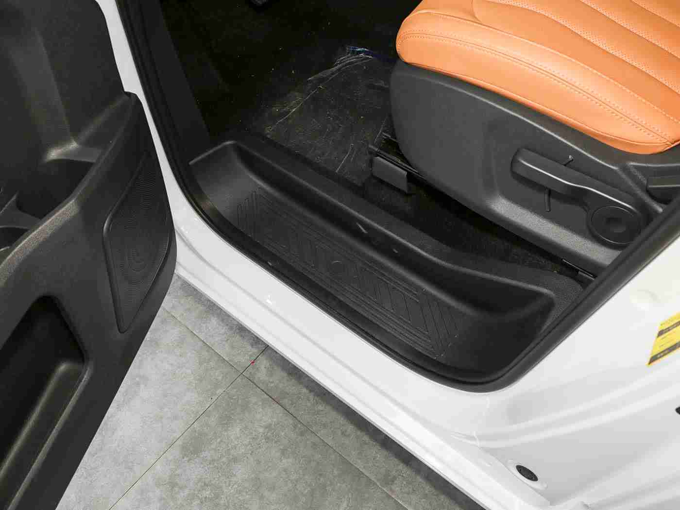 好 色 先 生·TV：时尚动感，科技安全，全新SUV“好色先生”惊艳亮相，引领潮流出行新风尚”-3