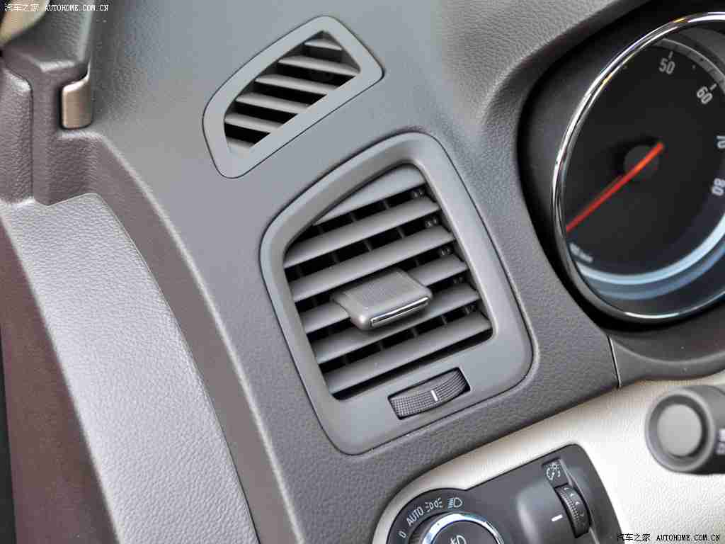 国产成人激情：时尚跨界，动心出击：10万内新锐SUV，市场新宠惊艳亮相！-4