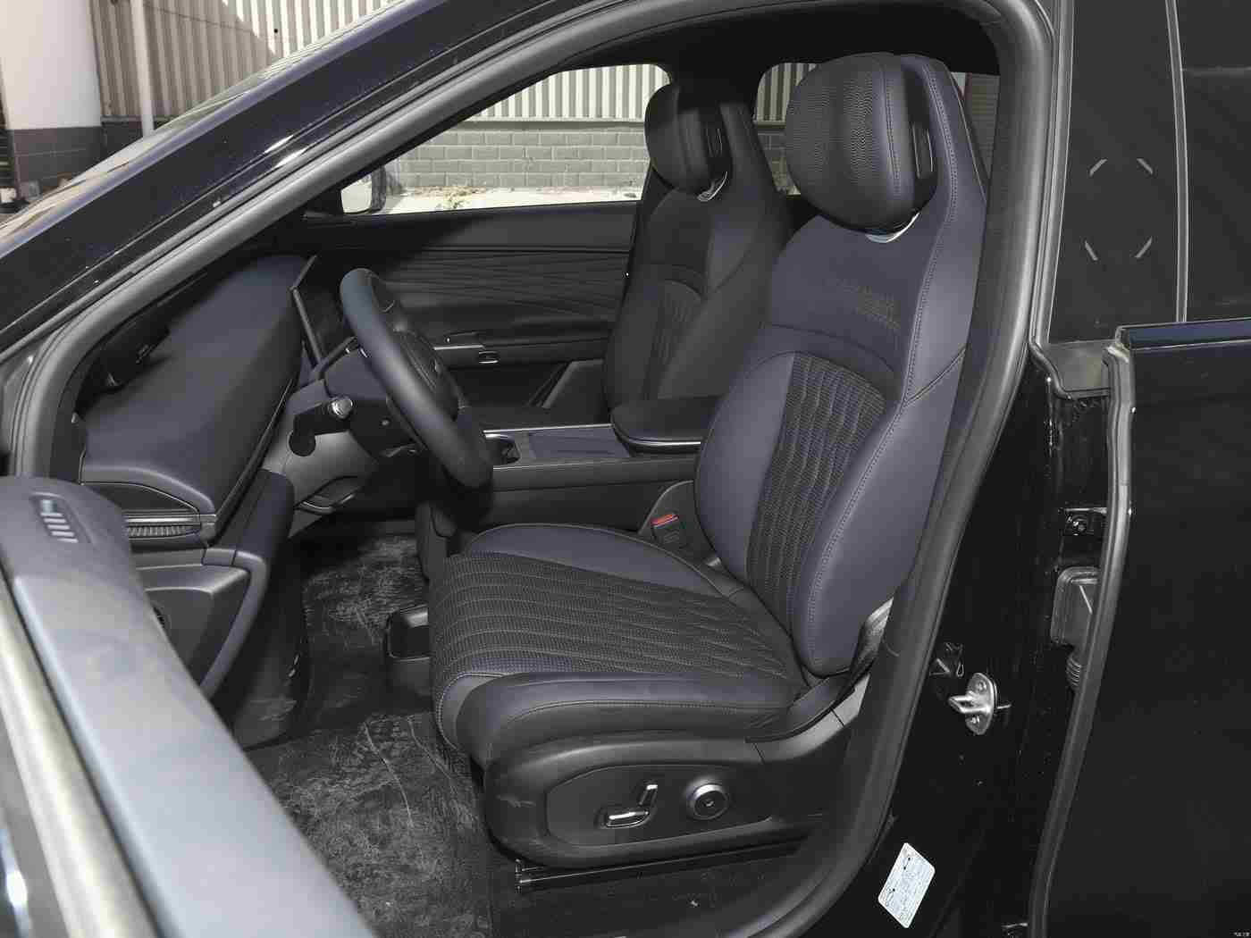 成人黄色软件下载：汽车软件新宠：时尚界面+实用功能，这款应用成车主新选择-2