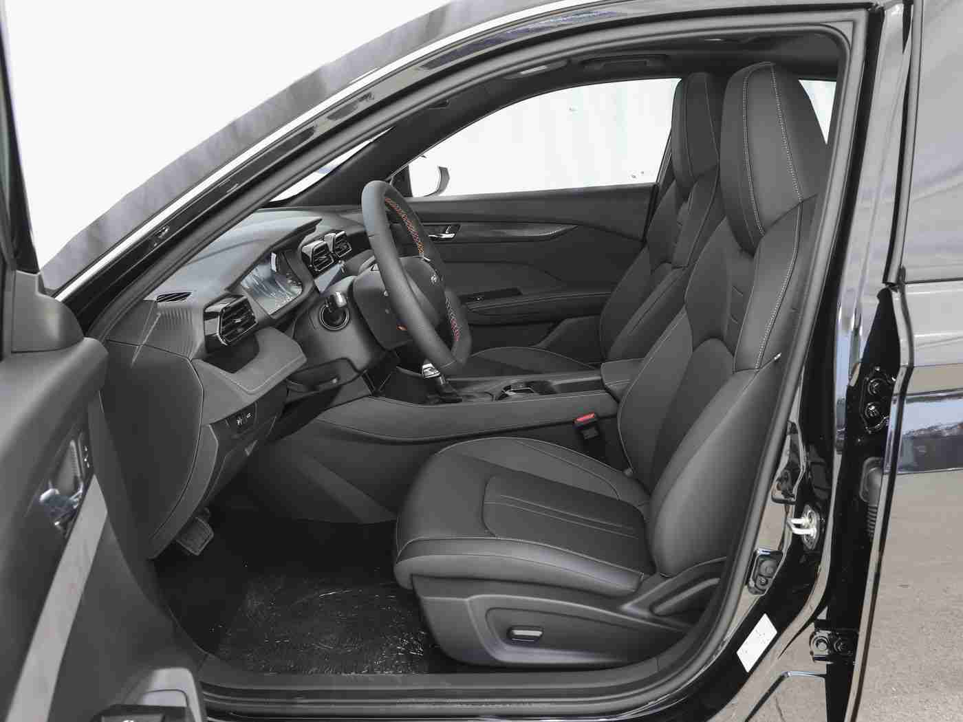 罗宾给乔巴做青春期治疗：心理治疗与维修技术碰撞：汽车维修师乔巴效率飙升，行业启示显著-1