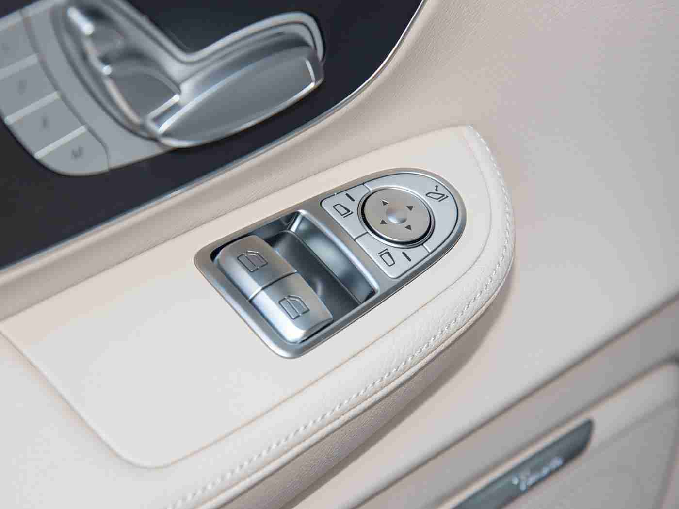 人人看人人干:匠心独运、性能卓越、科技领先:全新车型上市引发全民热议,重塑未来出行期待-3