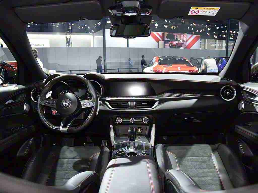 软件大全免费下载3.0.3版：智能导航，车友集结，驾驶新境界-1